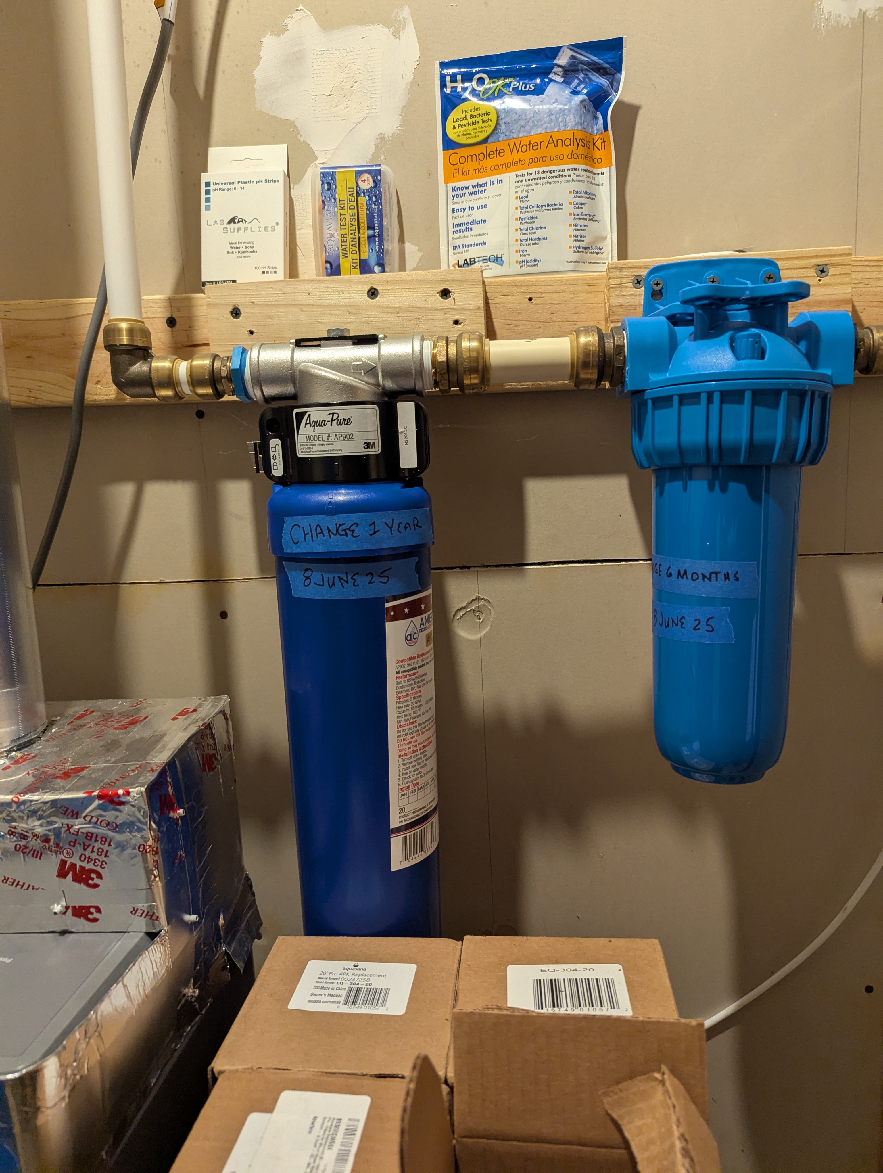 Water filtration system with multiple filter housings